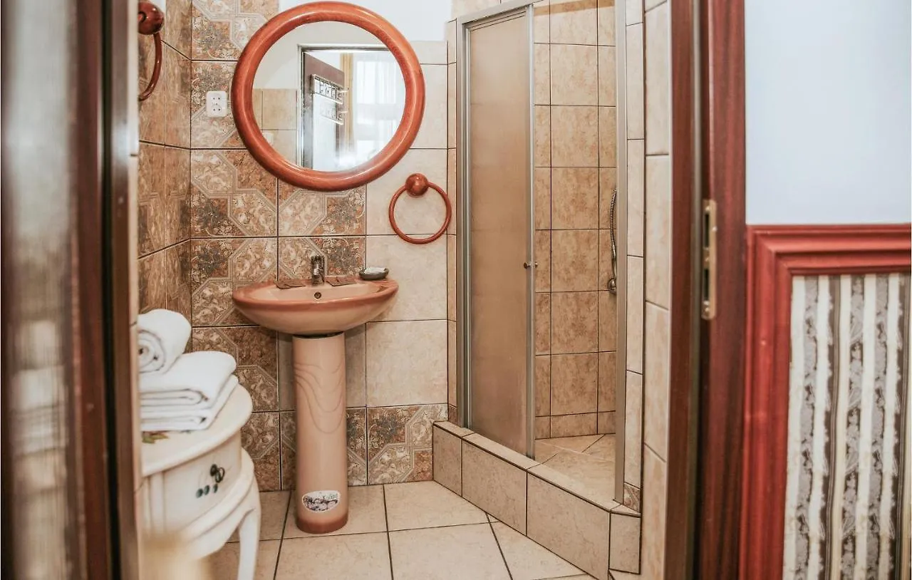 Cozy Apartment In Kolobrzeg With Wifi